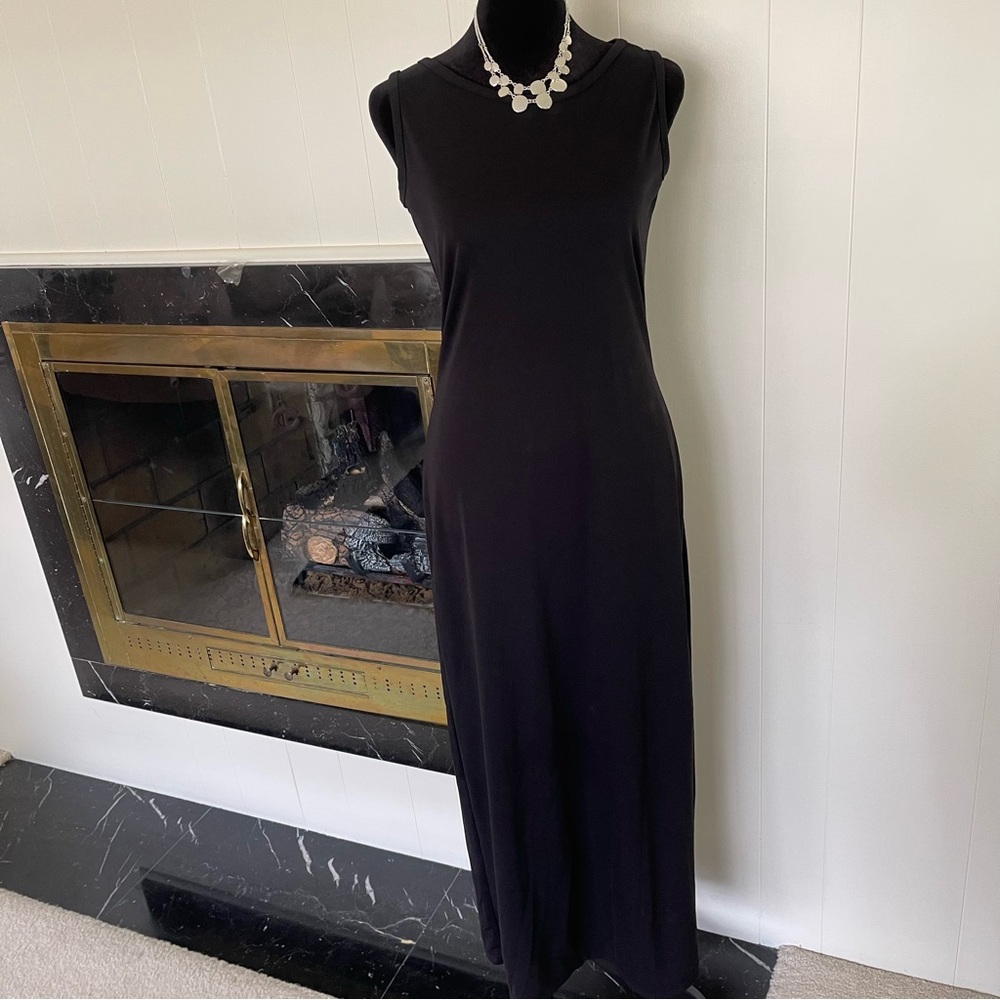 Black sleeveless maxi dress size small